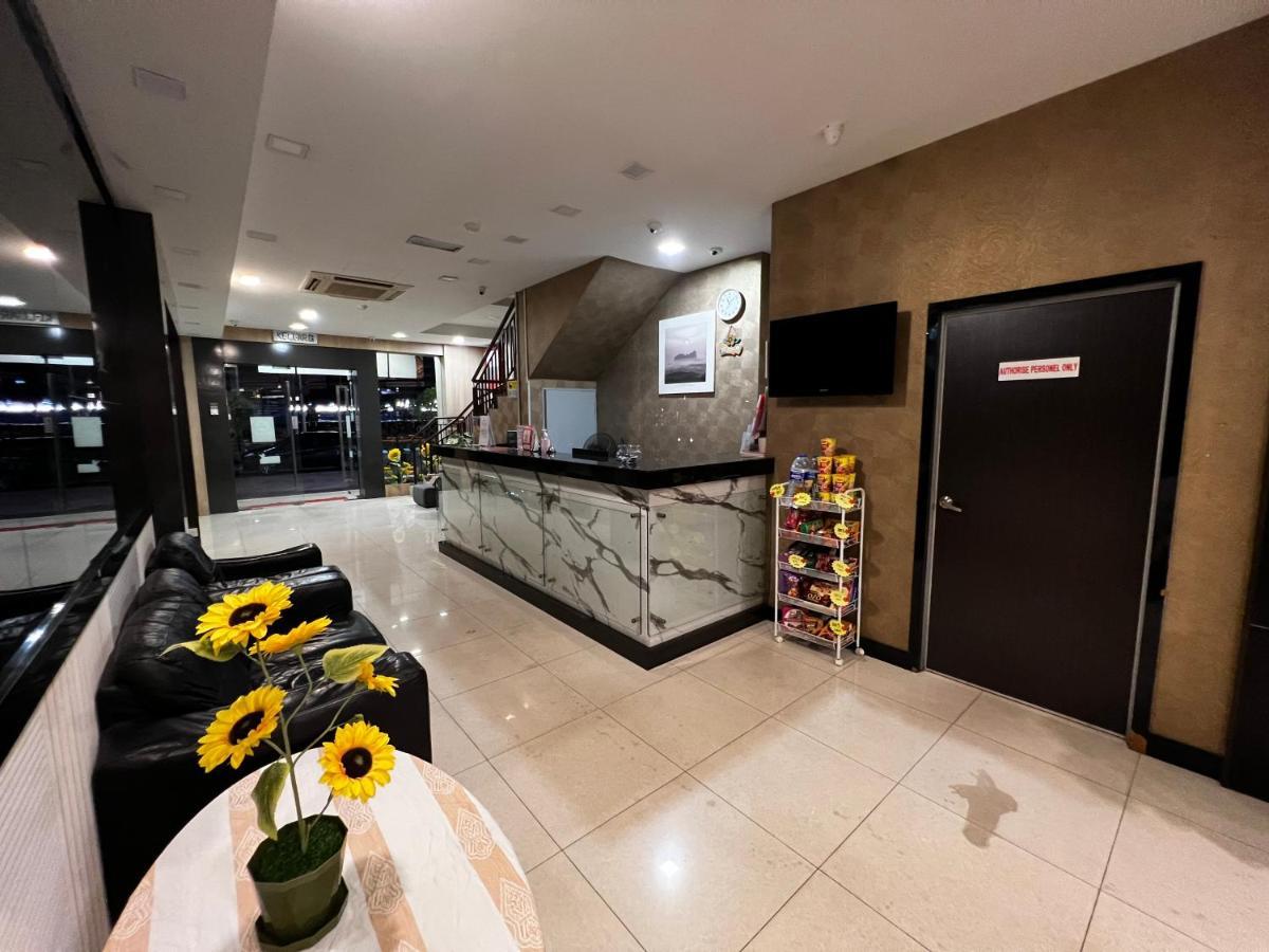 Signature Hotel Куантан Екстериор снимка