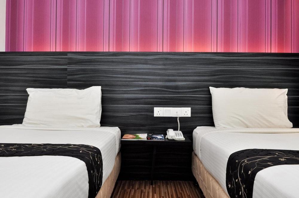 Signature Hotel Куантан Екстериор снимка