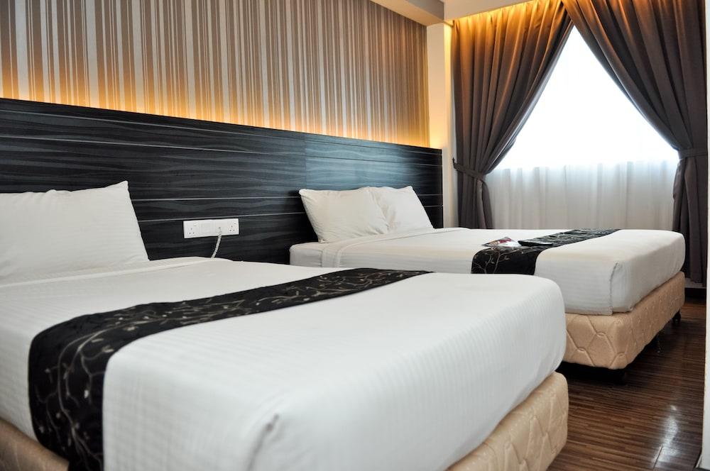 Signature Hotel Куантан Екстериор снимка