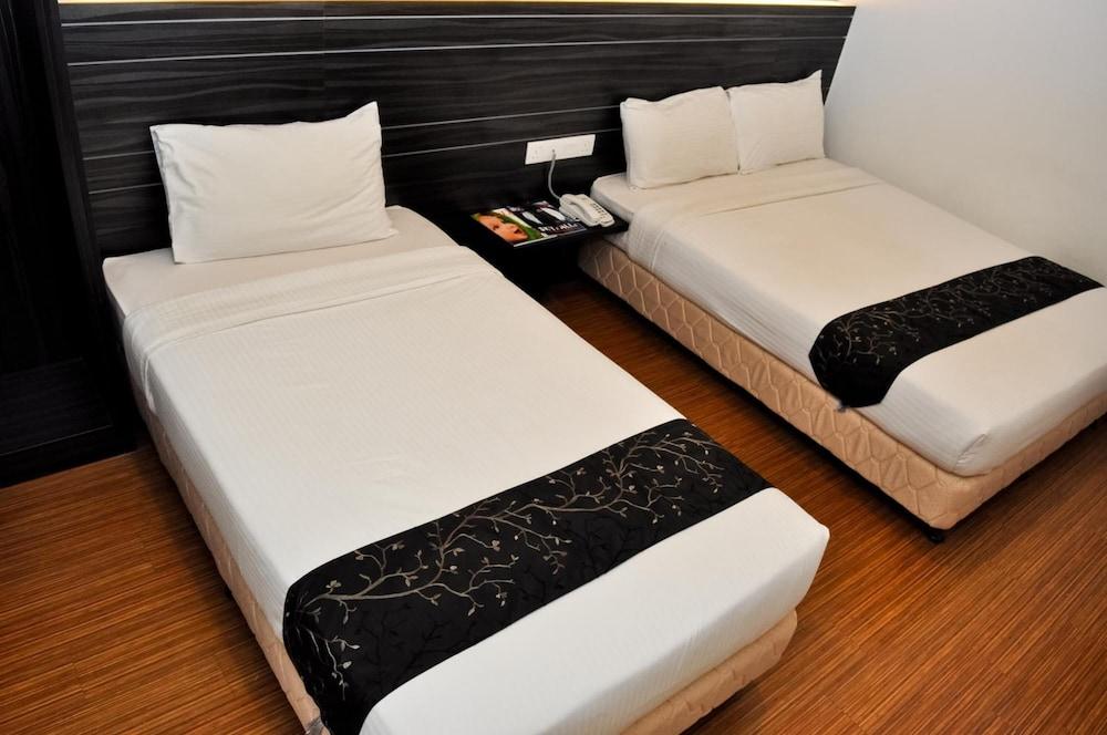 Signature Hotel Куантан Екстериор снимка