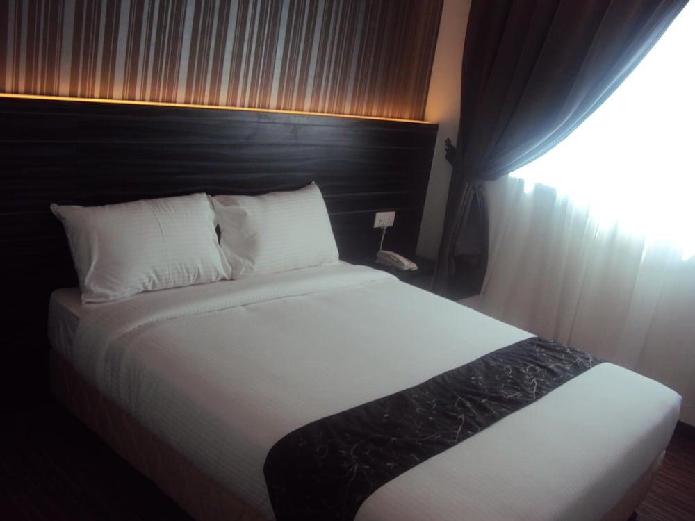 Signature Hotel Куантан Екстериор снимка