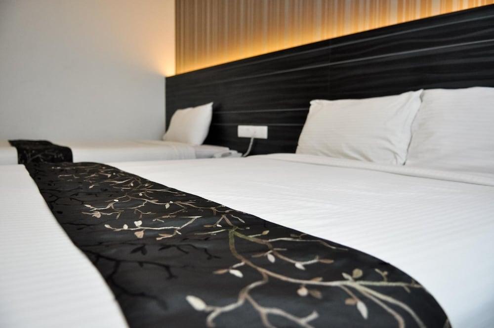 Signature Hotel Куантан Екстериор снимка